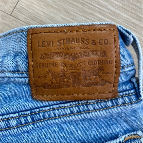 Levi’s - Picture 3 of 3